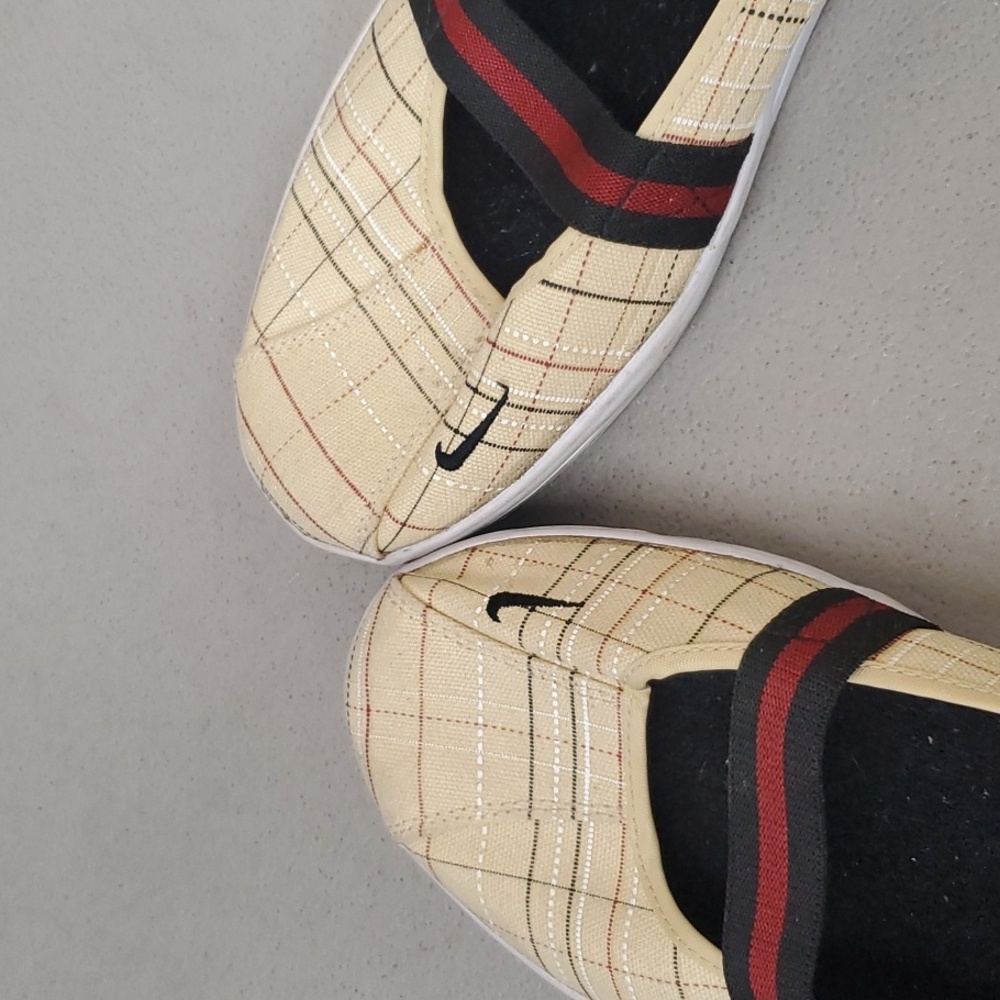 Nike slip on shoes